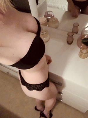 Khaly sex clubs in La Crescenta-Montrose California and call girl
